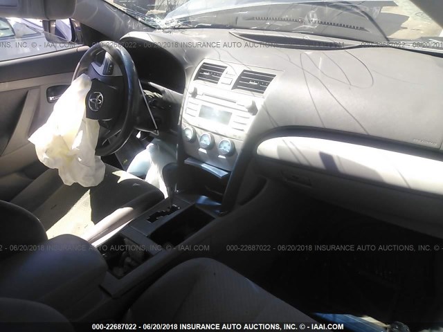 4T1BE46K49U899070 - 2009 TOYOTA CAMRY SE/LE/XLE GRAY photo 5