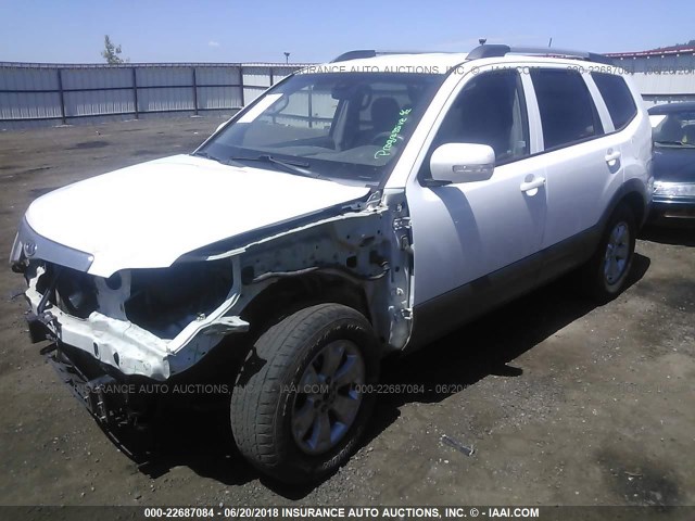 KNDJH741685009678 - 2009 KIA BORREGO LX/EX WHITE photo 2