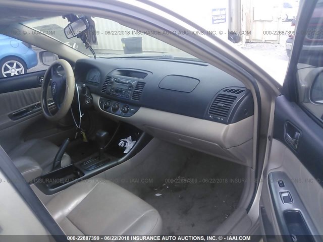 4T1BF30K22U513462 - 2002 TOYOTA CAMRY LE/XLE/SE თაფლისფერი ფოტო 5