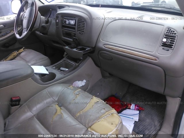 5LMEU27R21LJ25665 - 2001 LINCOLN NAVIGATOR WHITE photo 5
