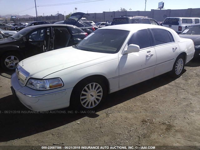 1LNHM81W53Y697255 - 2003 LINCOLN TOWN CAR EXECUTIVE CREAM photo 2