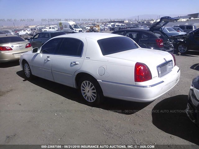 1LNHM81W53Y697255 - 2003 LINCOLN TOWN CAR EXECUTIVE Кремовый фото 3