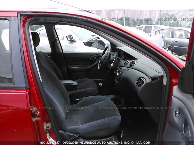 1FAHP34341W122546 - 2001 FORD FOCUS SE/SE SPORT RED photo 5