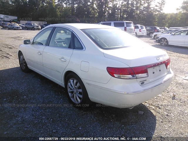 KMHFC46FX6A131908 - 2006 HYUNDAI AZERA SE/LIMITED WHITE photo 3