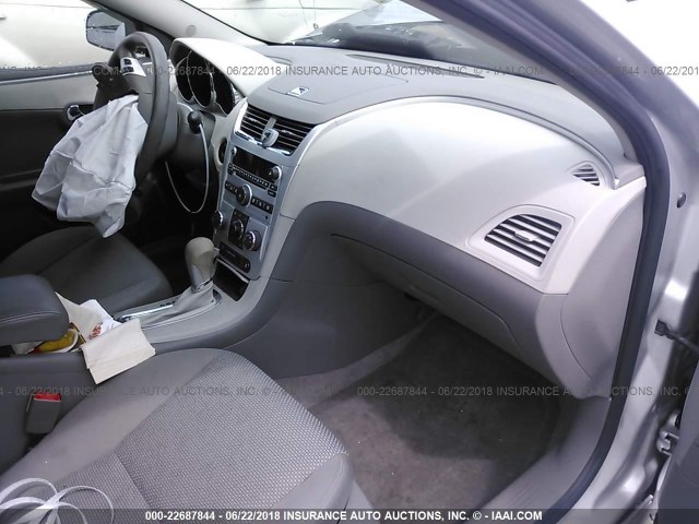 1G1ZB5E05CF139784 - 2012 CHEVROLET MALIBU LS ვერცხლისფერი ფოტო 5
