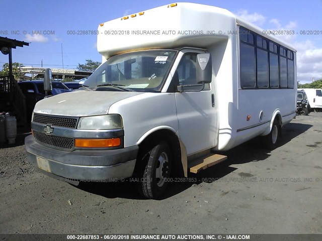 1GBJG31U771197728 - 2007 CHEVROLET EXPRESS G3500  WHITE photo 2