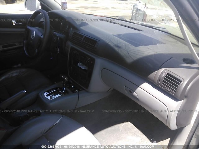WVWRH63B51P275713 - 2001 VOLKSWAGEN PASSAT GLX 灰色 照片 5
