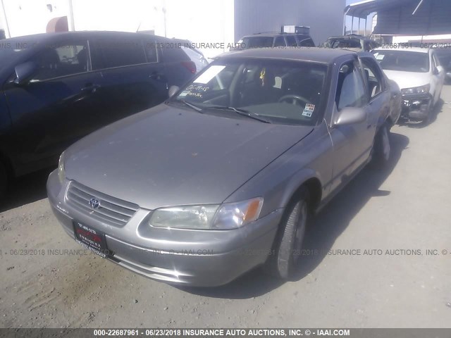 4T1BF22K1VU002045 - 1997 TOYOTA CAMRY CE/LE/XLE 棕色 照片 2