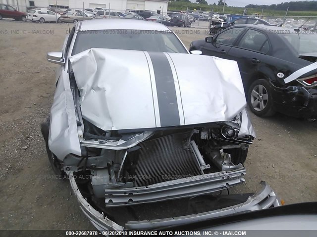 1ZVBP8AM2D5230780 - 2013 FORD MUSTANG SILVER photo 6