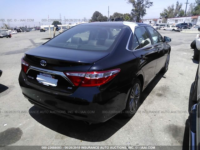 4T1BF1FK5GU250354 - 2016 TOYOTA CAMRY LE/XLE/SE/XSE BLACK photo 4