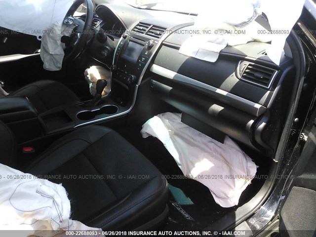 4T1BF1FK5GU250354 - 2016 TOYOTA CAMRY LE/XLE/SE/XSE BLACK photo 5
