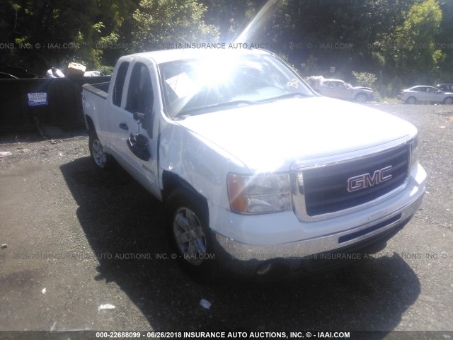 1GTR2VE30BZ423404 - 2011 GMC SIERRA K1500 SLE WHITE photo 1