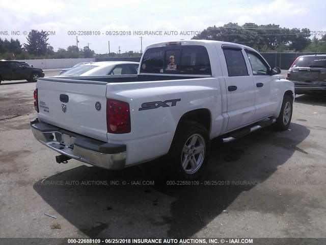 1D7HW28KX7S271025 - 2007 DODGE DAKOTA QUAD/ST WHITE photo 4