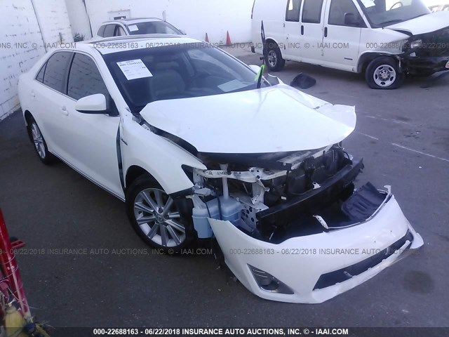 4T1BD1FK8CU055848 - 2012 TOYOTA CAMRY HYBRID/LE/XLE 白色 照片 1