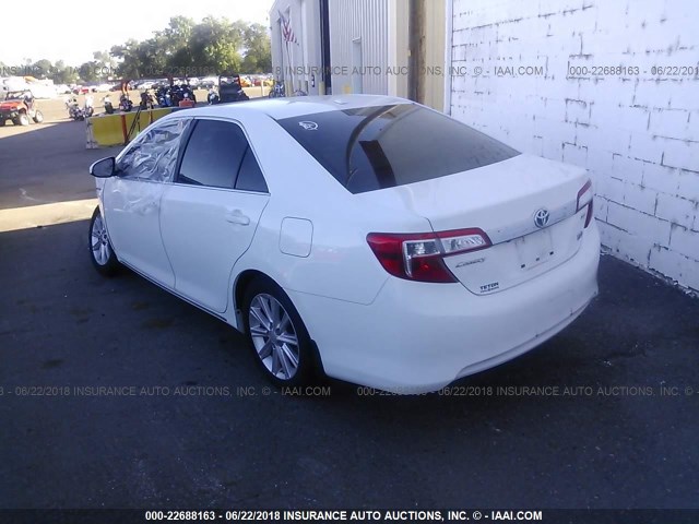 4T1BD1FK8CU055848 - 2012 TOYOTA CAMRY HYBRID/LE/XLE 白色 照片 3