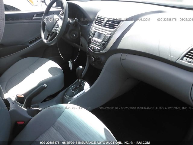 KMHCT4AE7GU151373 - 2016 HYUNDAI ACCENT SE SILVER photo 5