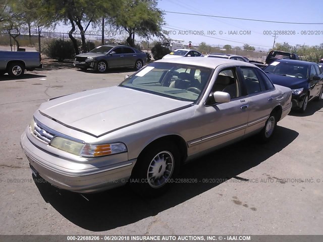 2FALP74WXVX165116 - 1997 FORD CROWN VICTORIA LX GOLD photo 2