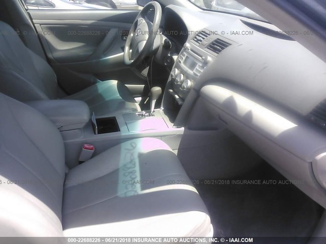 4T4BF3EK9AR062916 - 2010 TOYOTA CAMRY SE/LE/XLE 灰色 照片 5