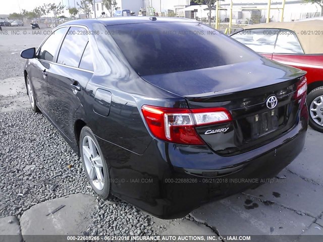 4T1BF1FK4DU676256 - 2013 TOYOTA CAMRY L/SE/LE/XLE მწვანე ფოტო 3