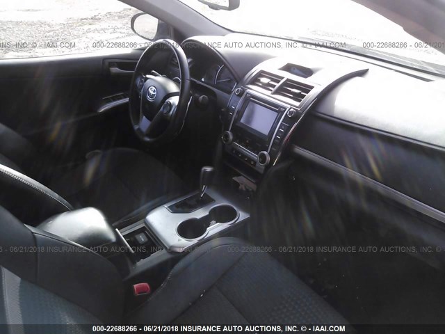 4T1BF1FK4DU676256 - 2013 TOYOTA CAMRY L/SE/LE/XLE მწვანე ფოტო 5