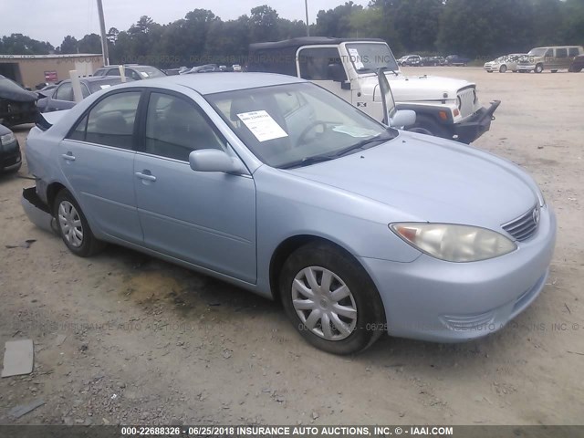 4T1BE32K65U588492 - 2005 TOYOTA CAMRY LE/XLE/SE ლურჯი ფოტო 1