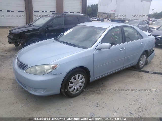 4T1BE32K65U588492 - 2005 TOYOTA CAMRY LE/XLE/SE ლურჯი ფოტო 2