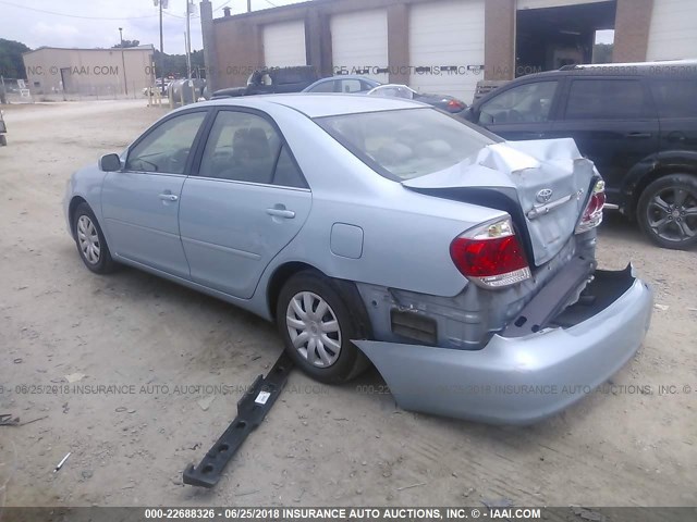 4T1BE32K65U588492 - 2005 TOYOTA CAMRY LE/XLE/SE ლურჯი ფოტო 3