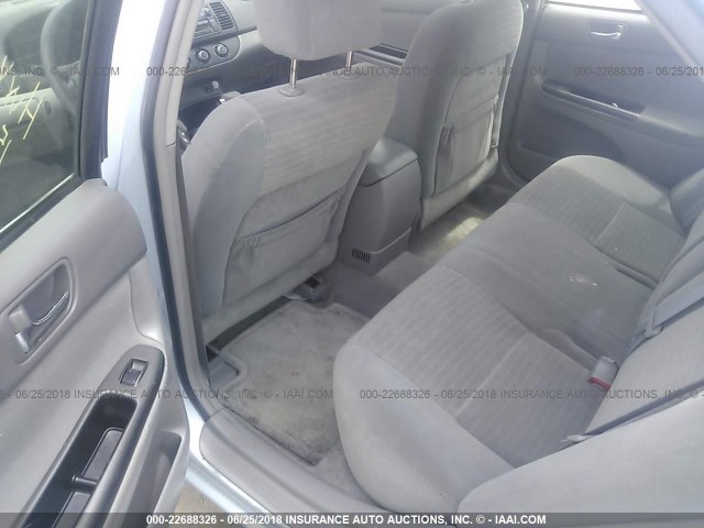 4T1BE32K65U588492 - 2005 TOYOTA CAMRY LE/XLE/SE ლურჯი ფოტო 8