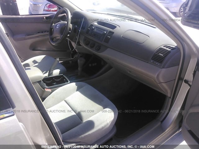 4T1BE32K63U158717 - 2003 TOYOTA CAMRY LE/XLE/SE ოქროსფერი ფოტო 5