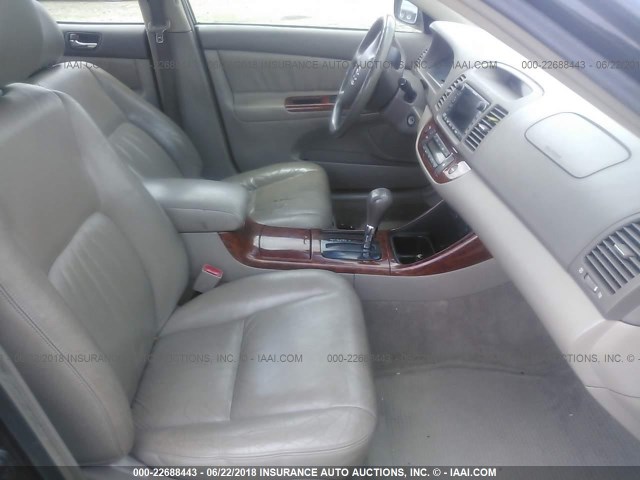 JTDBF30K320005917 - 2002 TOYOTA CAMRY LE/XLE/SE Qara foto 5