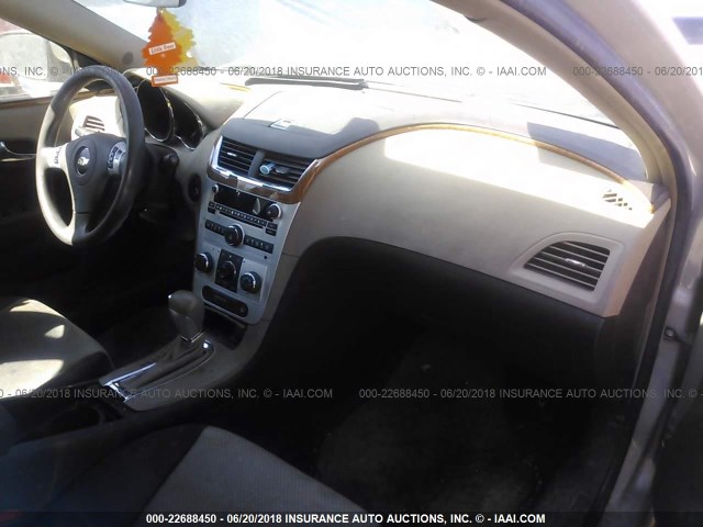 1G1ZH57B79F157192 - 2009 CHEVROLET MALIBU 1LT GOLD photo 5