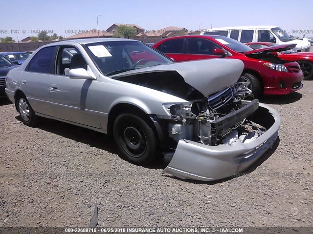 JT2BG22K0Y0530875 - 2000 TOYOTA CAMRY CE/LE/XLE SILVER photo 1