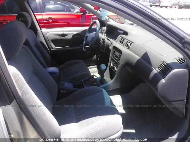 JT2BG22K0Y0530875 - 2000 TOYOTA CAMRY CE/LE/XLE SILVER photo 5