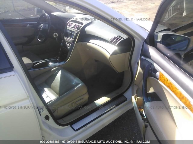 19UUA66245A051420 - 2005 ACURA TL WHITE photo 5