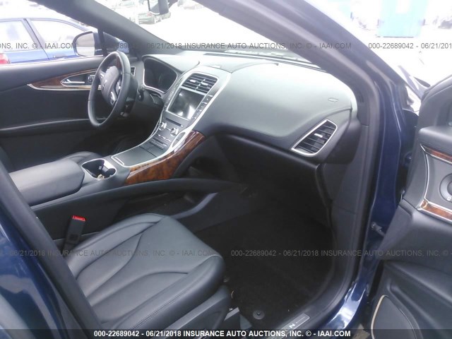 2LMPJ6LPXHBL53525 - 2017 LINCOLN MKX RESERVE Կապույտ լուսանկար 5