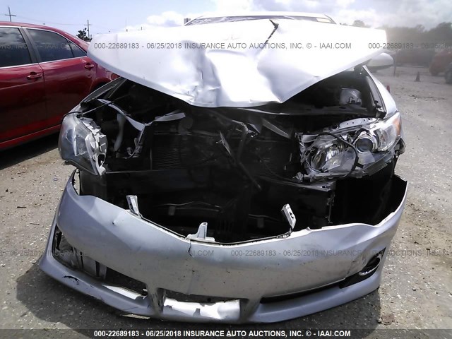 4T1BF1FK8EU328946 - 2014 TOYOTA CAMRY L/SE/LE/XLE ვერცხლისფერი ფოტო 6