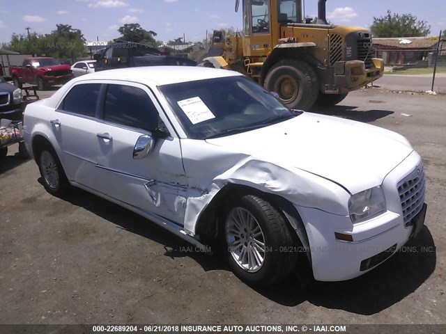 2C3CA5CV8AH305441 - 2010 CHRYSLER 300 TOURING WHITE photo 1