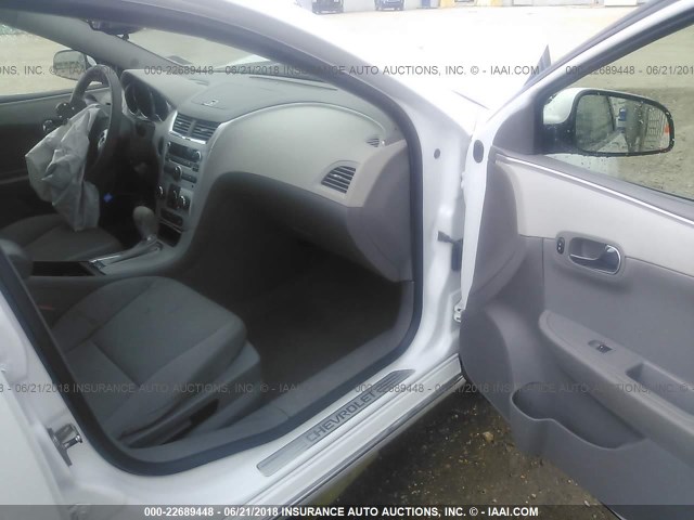 1G1ZC5EB4AF107825 - 2010 CHEVROLET MALIBU 1LT 白色 照片 5