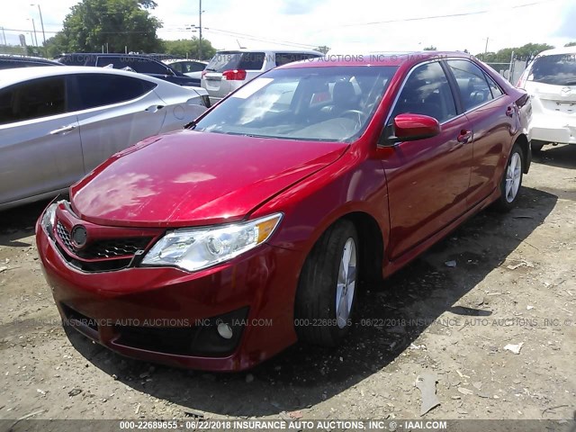 4T1BF1FK4EU835634 - 2014 TOYOTA CAMRY L/SE/LE/XLE RED photo 2