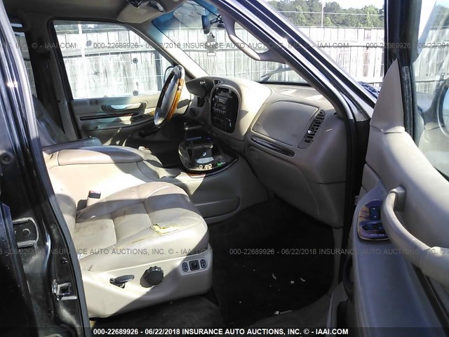 5LMPU28LXWLJ45379 - 1998 LINCOLN NAVIGATOR 黑色 照片 5