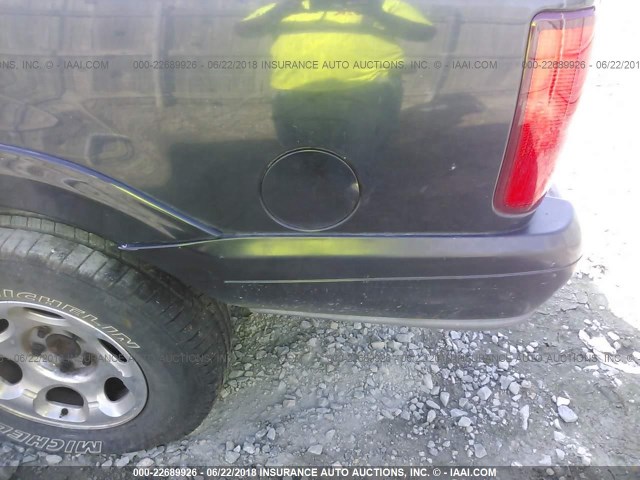 5LMPU28LXWLJ45379 - 1998 LINCOLN NAVIGATOR 黑色 照片 6