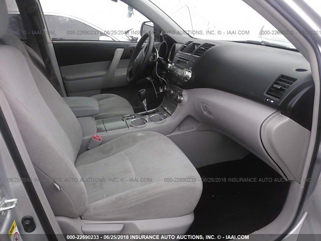 5TDZA3EH5CS025515 - 2012 TOYOTA HIGHLANDER SE SILVER photo 5