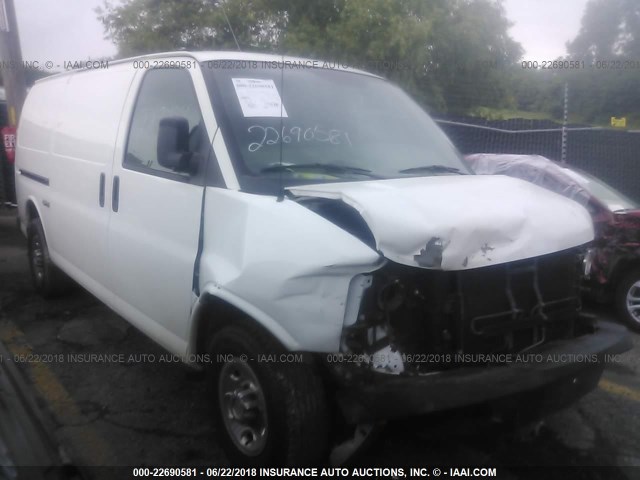 1GCWGFCA9B1162204 - 2011 CHEVROLET EXPRESS G2500  WHITE photo 1