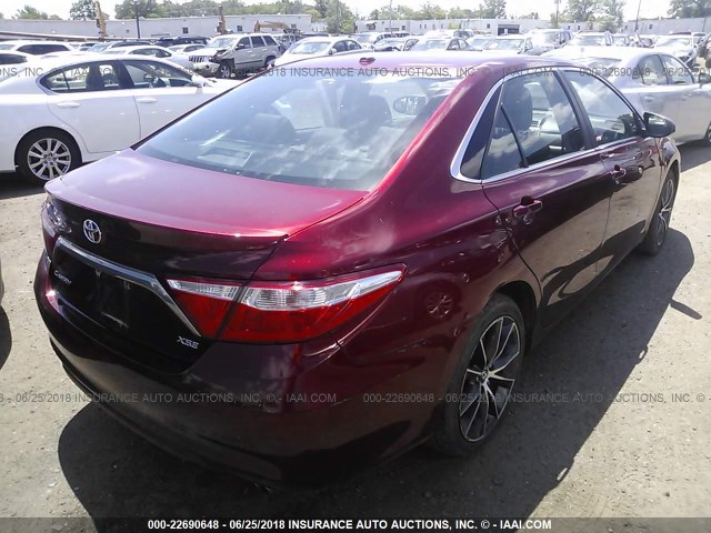 4T1BF1FK5FU982515 - 2015 TOYOTA CAMRY LE/XLE/SE/XSE RED photo 4