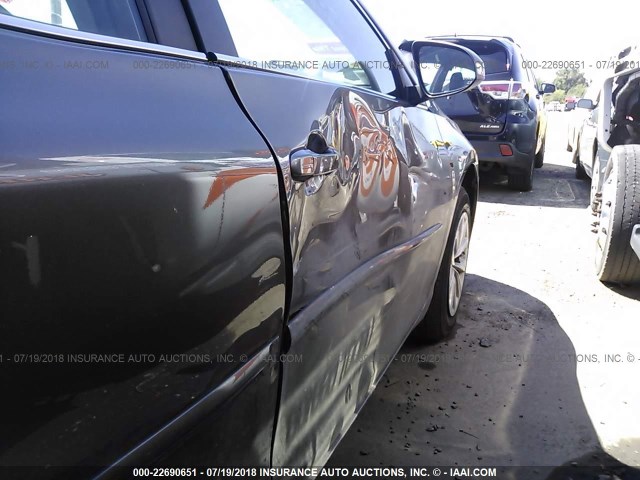 4T1BF1FK8HU801538 - 2017 TOYOTA CAMRY LE/XLE/SE/XSE GRAY photo 6