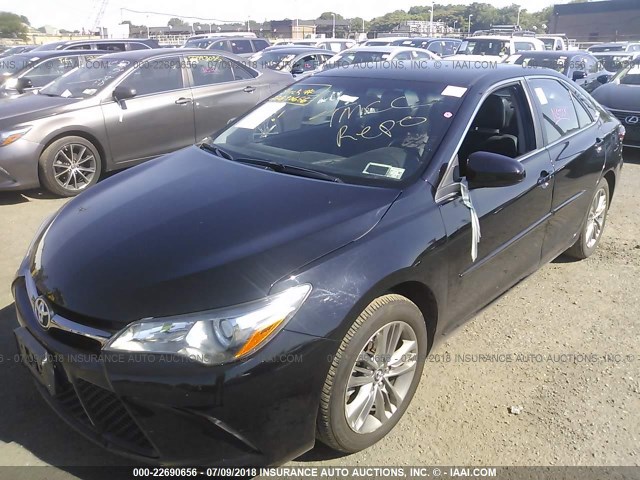 4T1BF1FK5GU230198 - 2016 TOYOTA CAMRY LE/XLE/SE/XSE BLACK photo 2