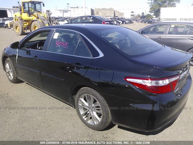 4T1BF1FK5GU230198 - 2016 TOYOTA CAMRY LE/XLE/SE/XSE BLACK photo 3