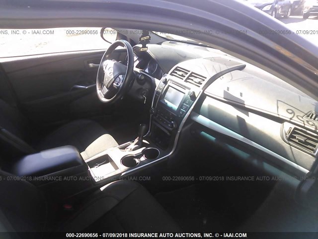 4T1BF1FK5GU230198 - 2016 TOYOTA CAMRY LE/XLE/SE/XSE BLACK photo 5