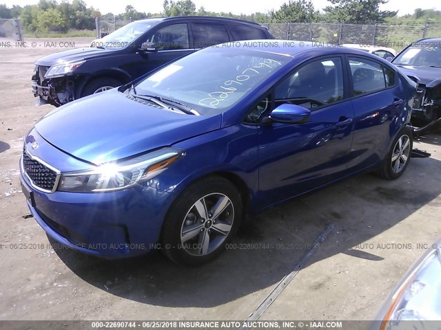 3KPFL4A7XJE178978 - 2018 KIA FORTE LX/S BLUE photo 2