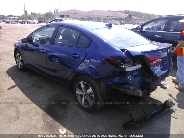 3KPFL4A7XJE178978 - 2018 KIA FORTE LX/S BLUE photo 3